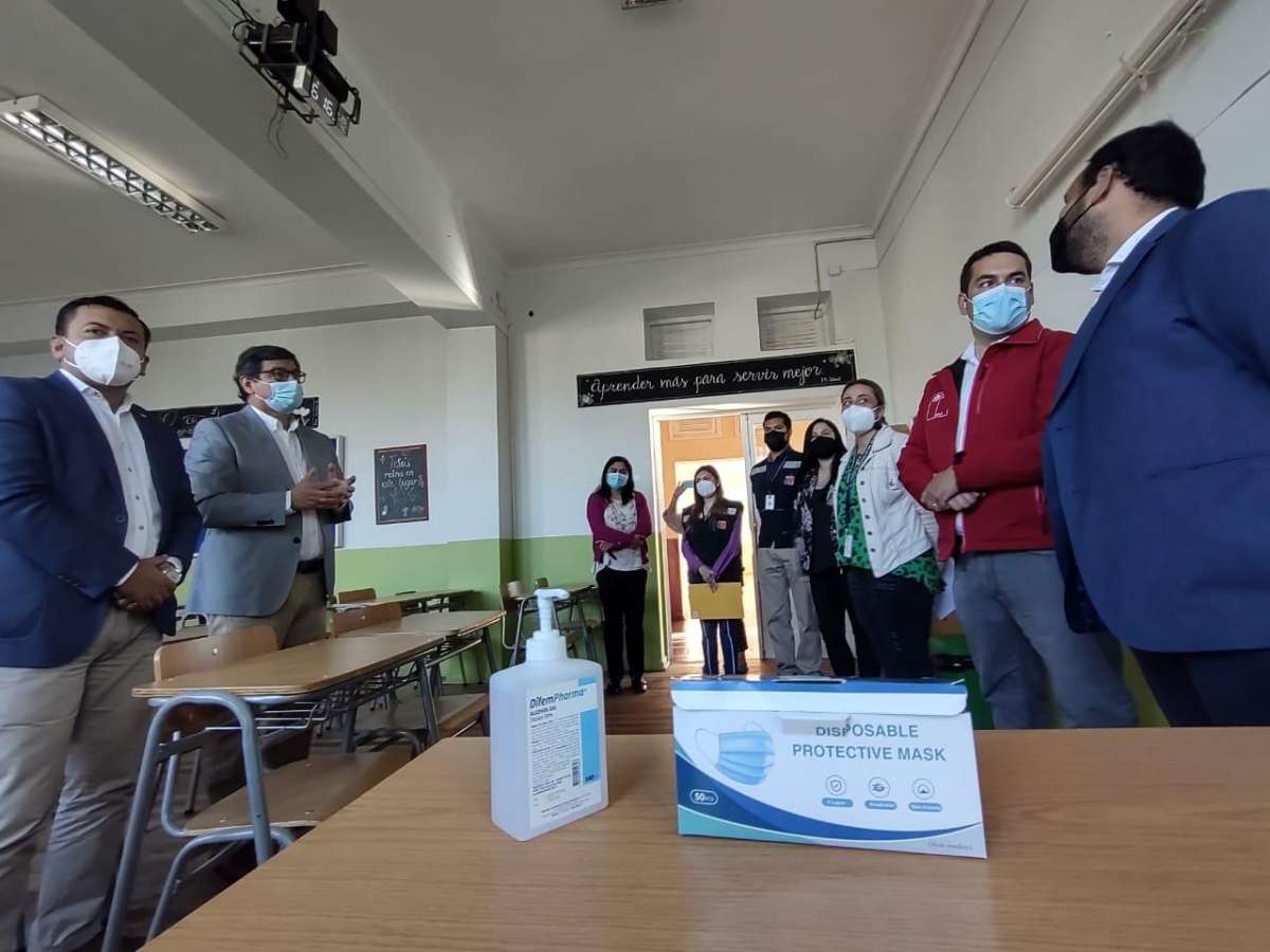 Autoridades regionales revisan preparativos de los colegios para la vuelta a clases  