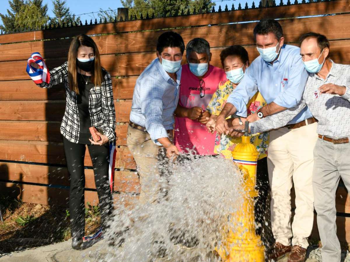 Vecinos de El Sauce felices por conexión a agua potable