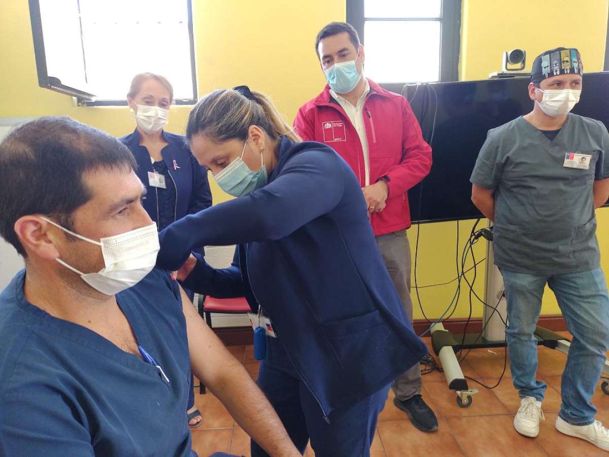 Se inicia vacunación de cuarta dosis a 14 mil personas mayores de 18 años