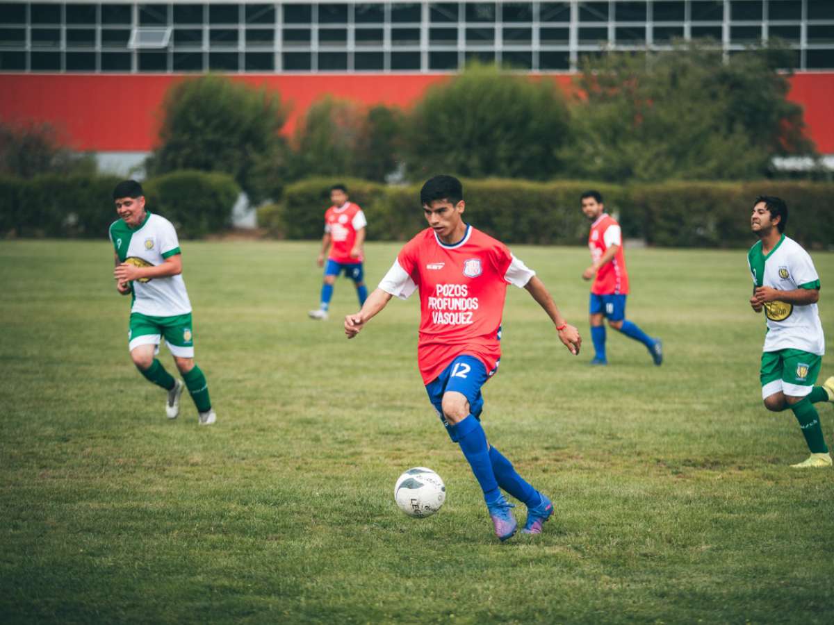 AMANTES DEL FÚTBOL AMATEUR DE QUILLÓN VOLVIERON A LAS CANCHAS TRAS DOS AÑOS DE RECESO