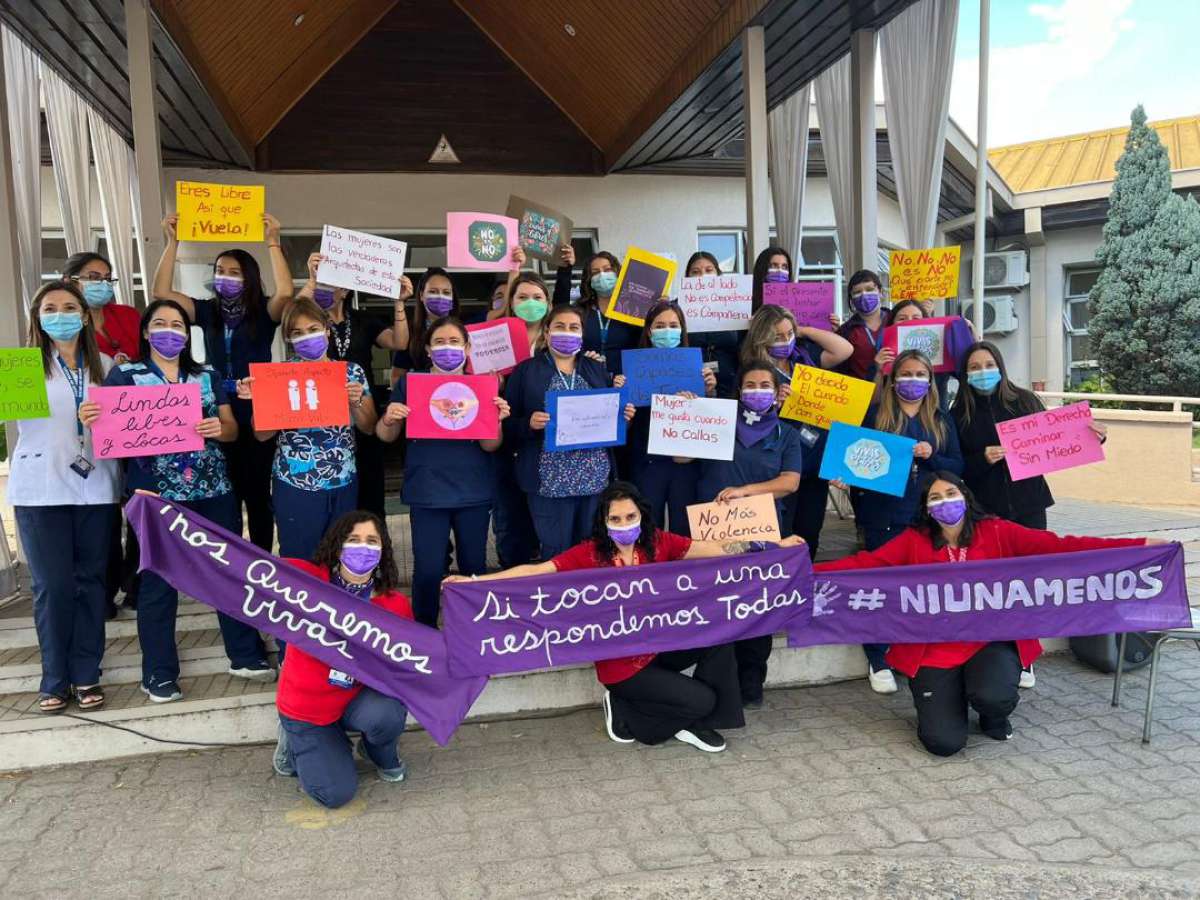 Con reconocimiento a dirigentas sociales y usuarias Cesfam municipales conmemoran el Día de la Mujer  