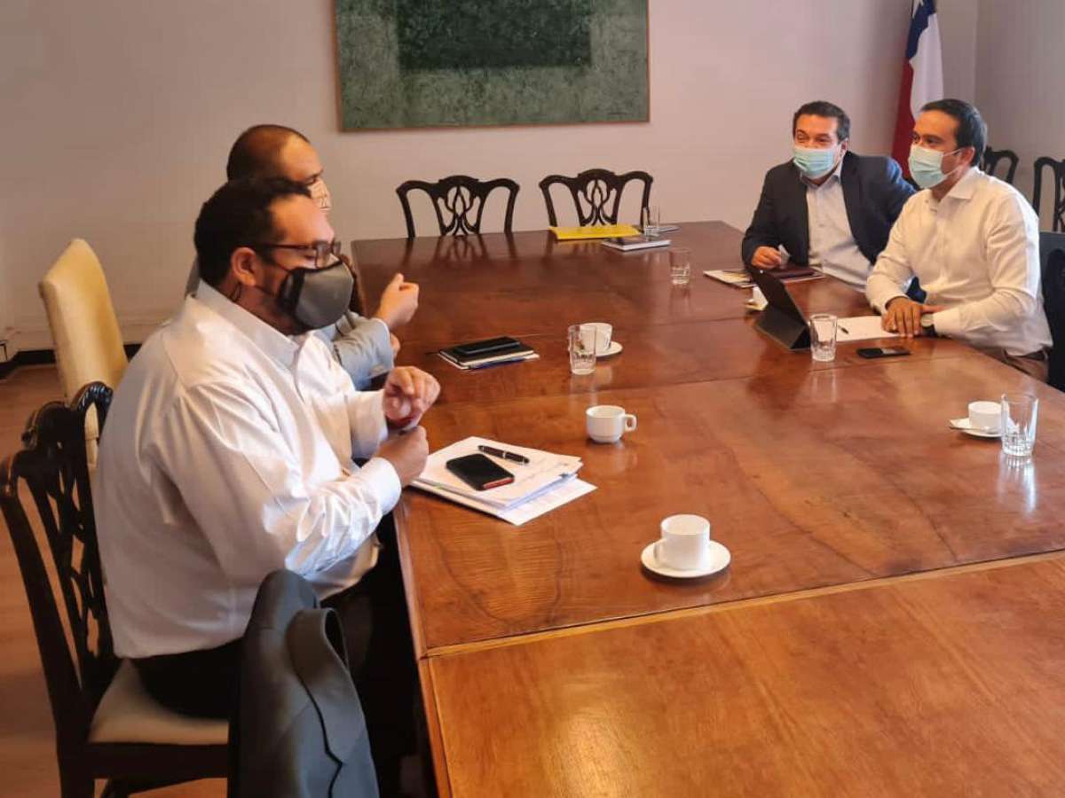 GOBERNADOR CRISÓSTOMO SOLICITA AL MINISTRO DE EDUCACIÓN PONER URGENCIA AL TRANSPORTE PÚBLICO ESCOLAR EN ÑUBLE