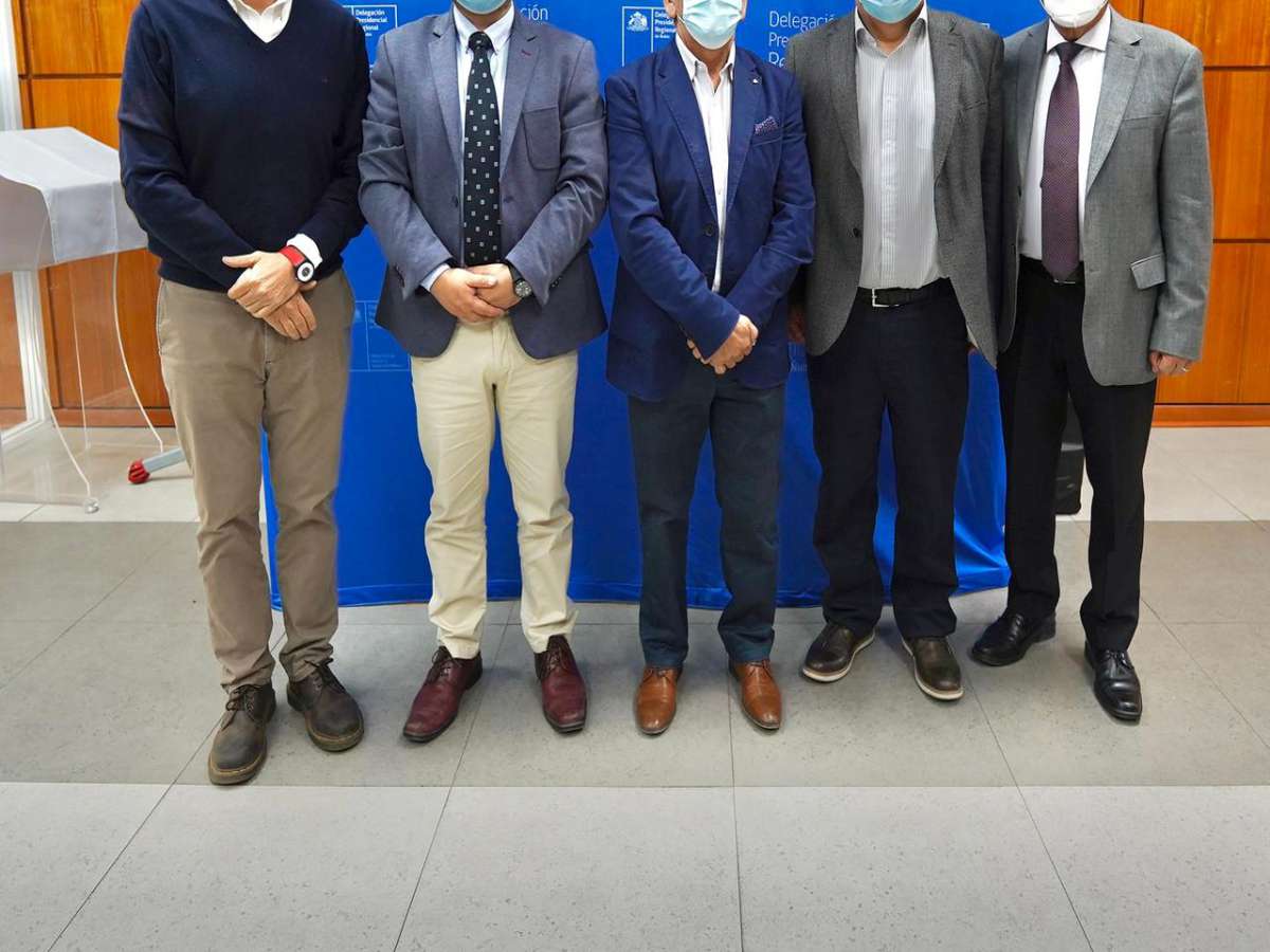 Delegado Presidencial y Seremi de Educación anuncian entrega de más de $3 mil millones a las 21 comunas de la región 