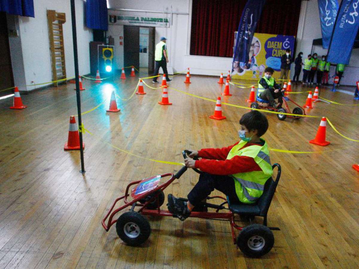 Municipio de Curicó coordina acciones para promover educación vial en niñas y niños