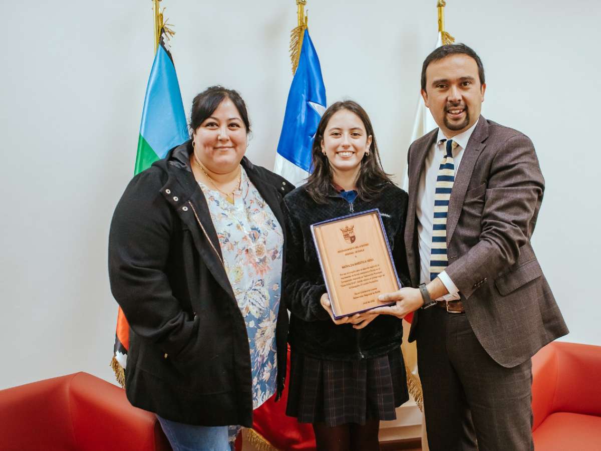  GOBERNADOR CRISÓSTOMO RECONOCE A JOVEN PROMESA DEL TAEKWONDO REGIONAL