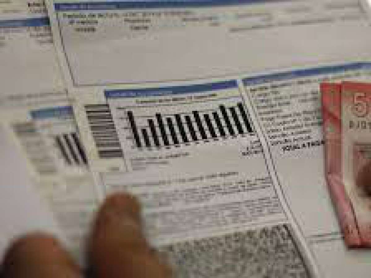 Cuentas de la luz y precio de los combustibles abordaron las comisiones de esta semana