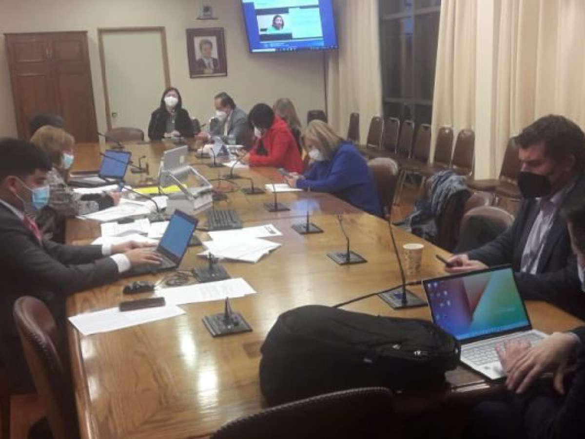 Despachan proyecto que establece un descanso reparatorio a trabajadores de la salud privada