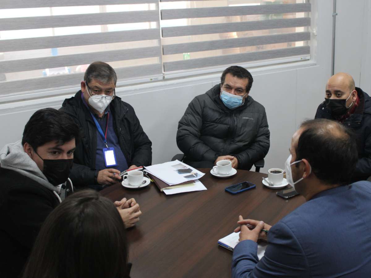 Seremi de Educación se reunió con concejales y apoderadas de Coihueco