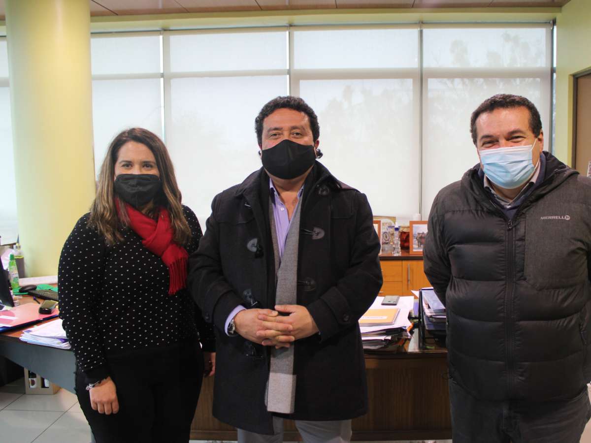 Seremi de Educación y directora del Servicio Local Punilla Cordillera se reunieron con alcaldes de las cinco comunas que traspasarán sus servicios educacionales  