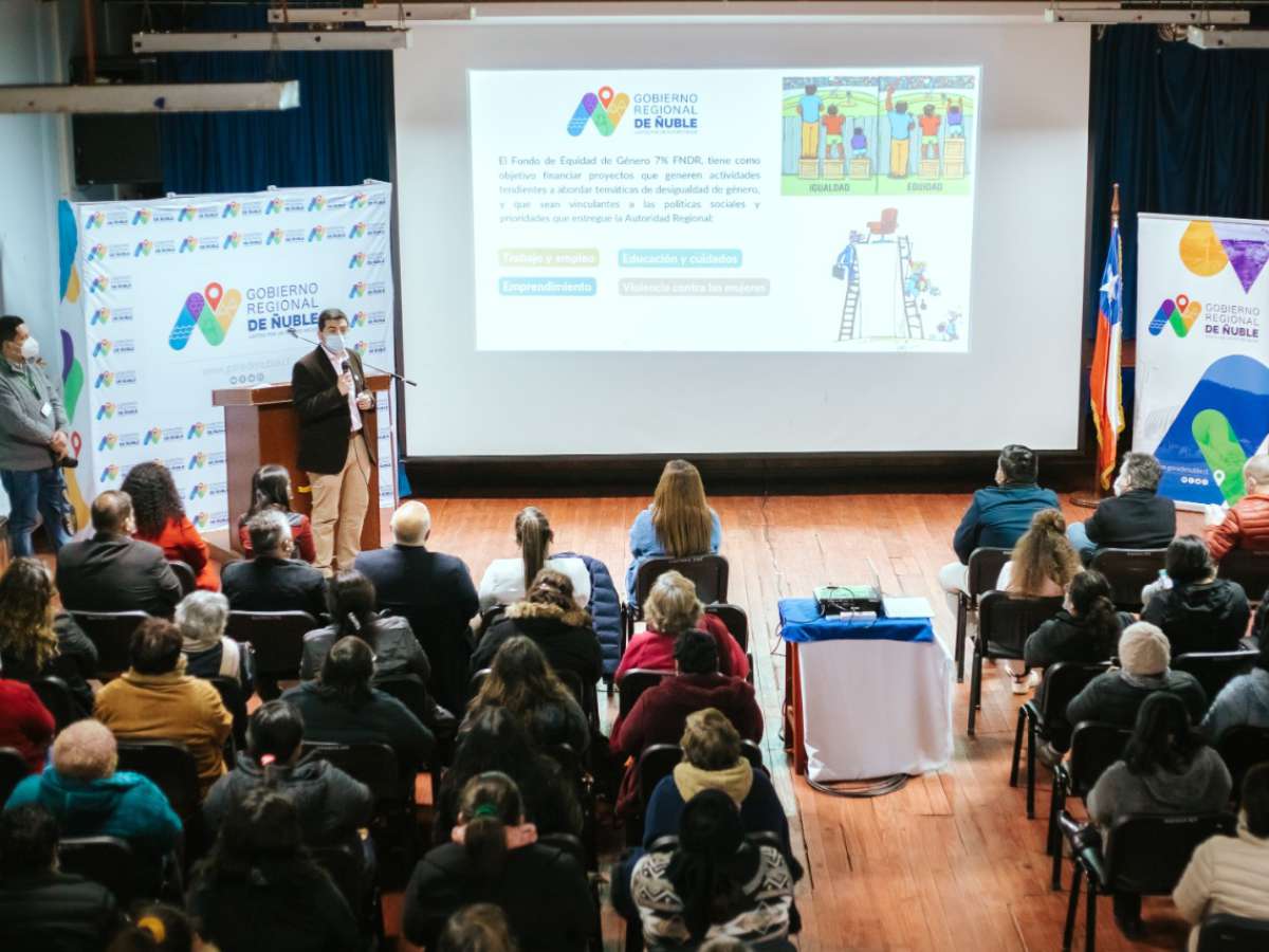 GOBERNADOR CRISÓSTOMO Y DIRIGENTAS SOCIALES DE ÑUBLE DIERON EL VAMOS AL FONDO DE EQUIDAD DE GÉNERO DEL GOBIERNO REGIONAL
