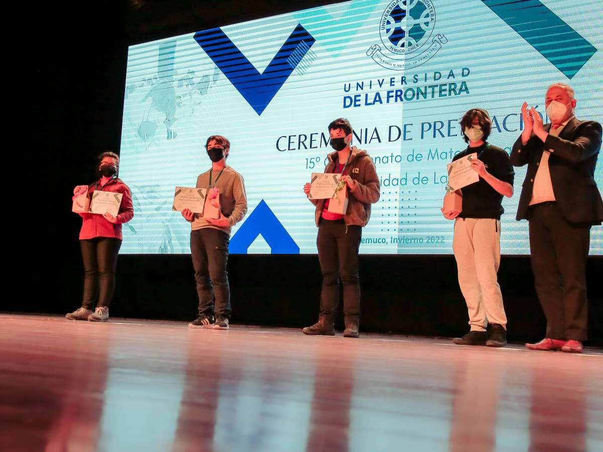 Bicentenario de San Nicolás brilló en el 15° Campeonato de Matemáticas de la UFRO