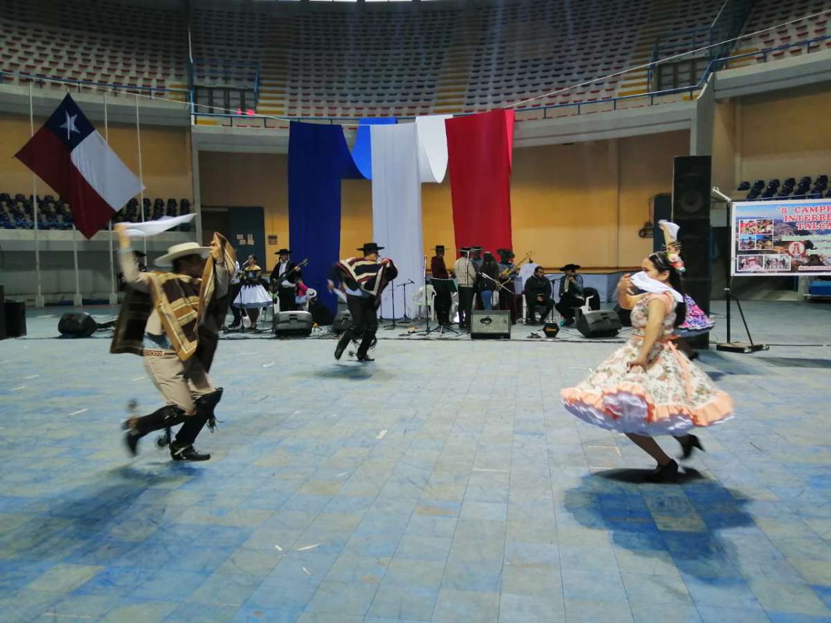 MÁS DE 1.500 PERSONAS ASISTIERON AL OCTAVO CAMPEONATO MASIVO DE CUECA QUE MARCÓ EL RETORNO DEL PÚBLICO A LA INSTANCIA