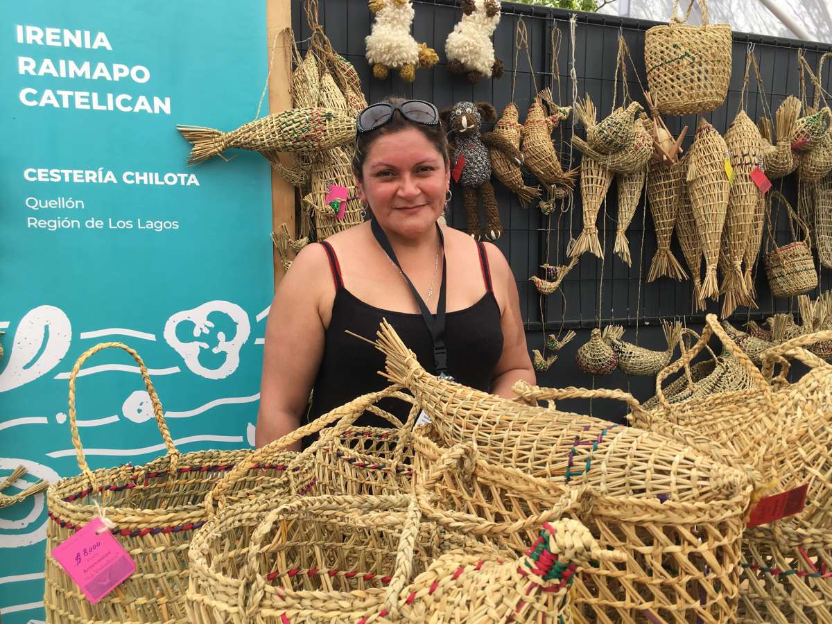 Se abren postulaciones para participar en la 49 Muestra de Artesanía UC: plazo hasta el 19 de agosto