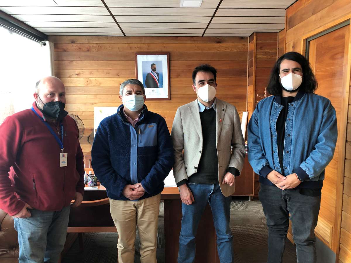 Seremi de energía analiza proyectos con alcalde de Trehuaco