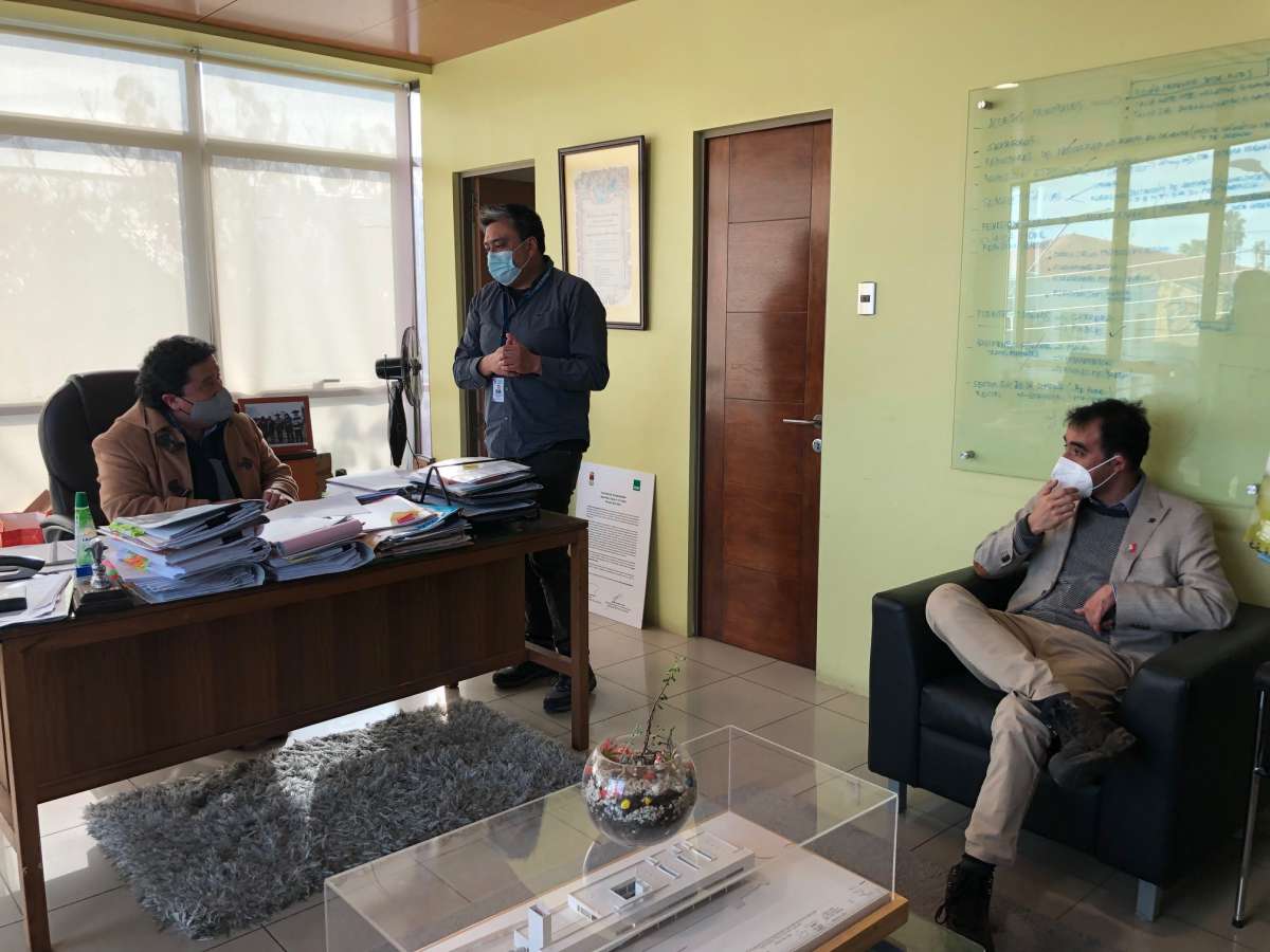 San Carlos analiza situación energética con seremi de la cartera 