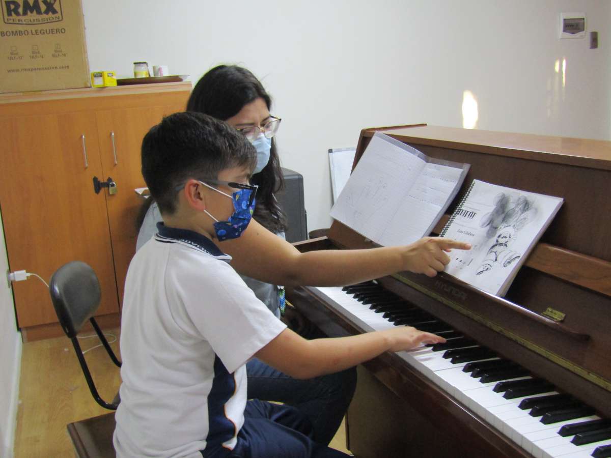 Alumnos de Andrea Silva preparan un concierto de piano en Escuela Artística 
