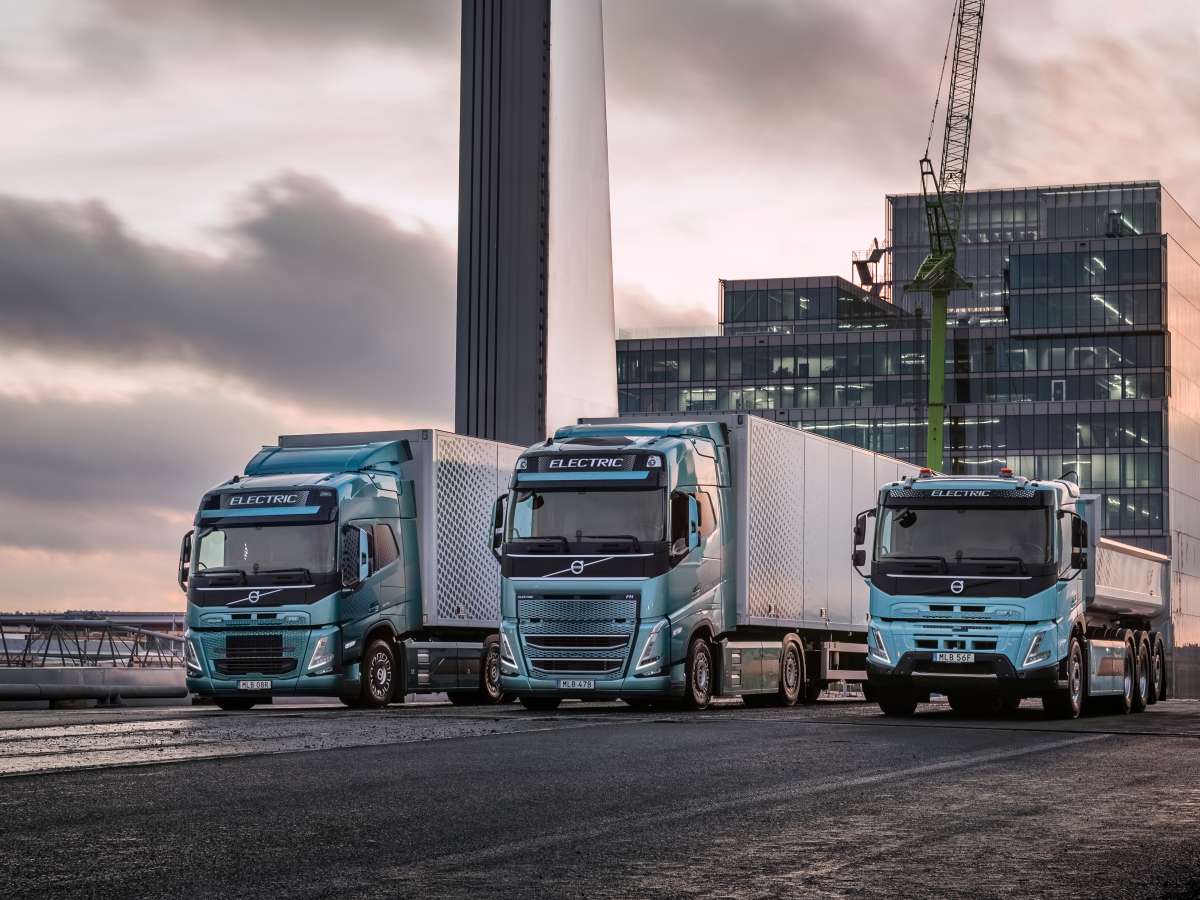 Volvo inicia la producción en serie de sus camiones eléctricos de carga pesada en Europa