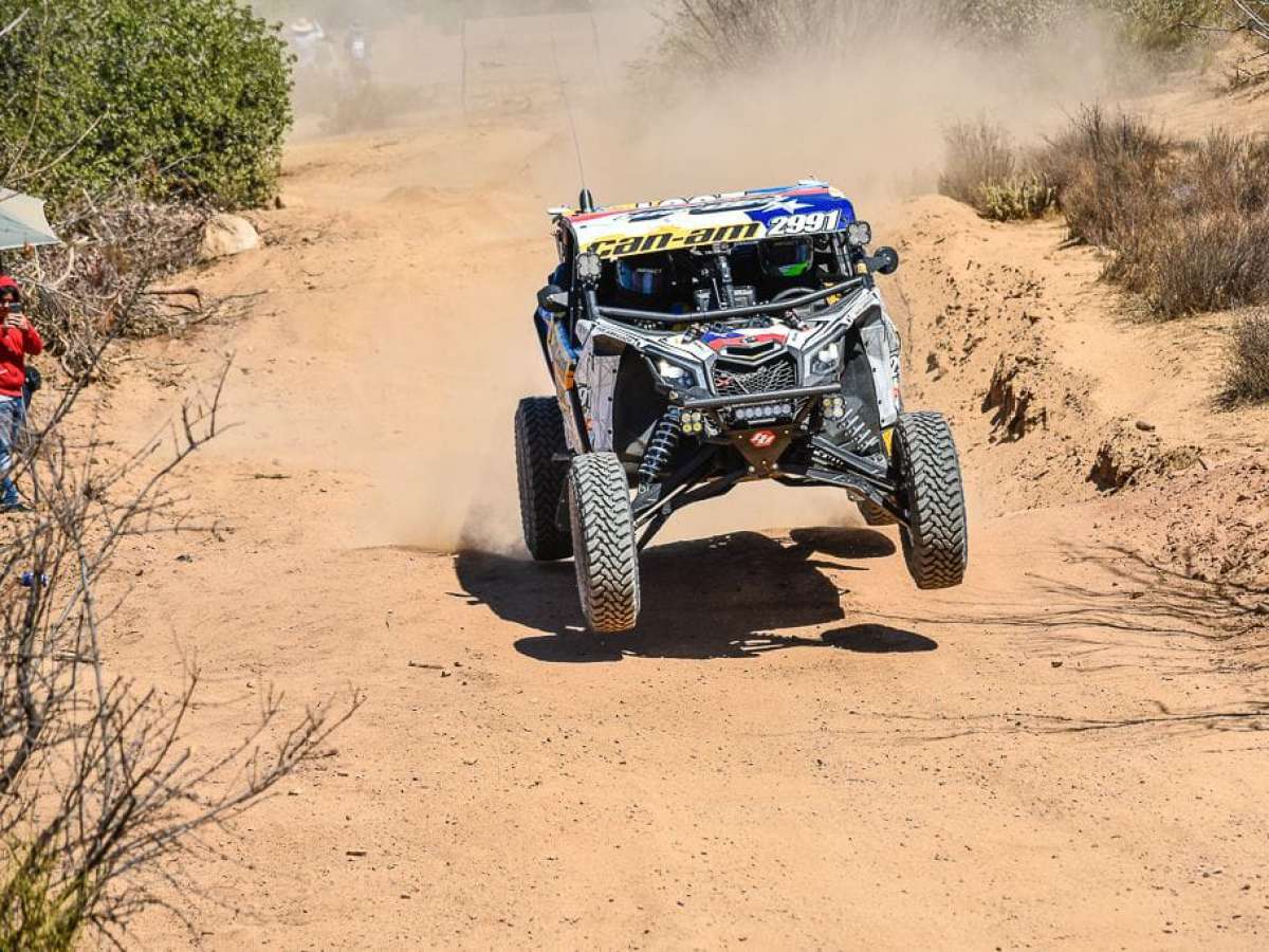 El chileno “Kid” Arriagada cumple el objetivo y termina  el Baja 400 tras 14 horas de carrera