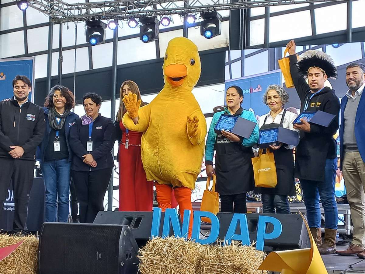 INDAP Y BANCOESTADO DISTINGUEN A AGRICULTURA MAULINA EN EXPOMUNDORURAL 2022
