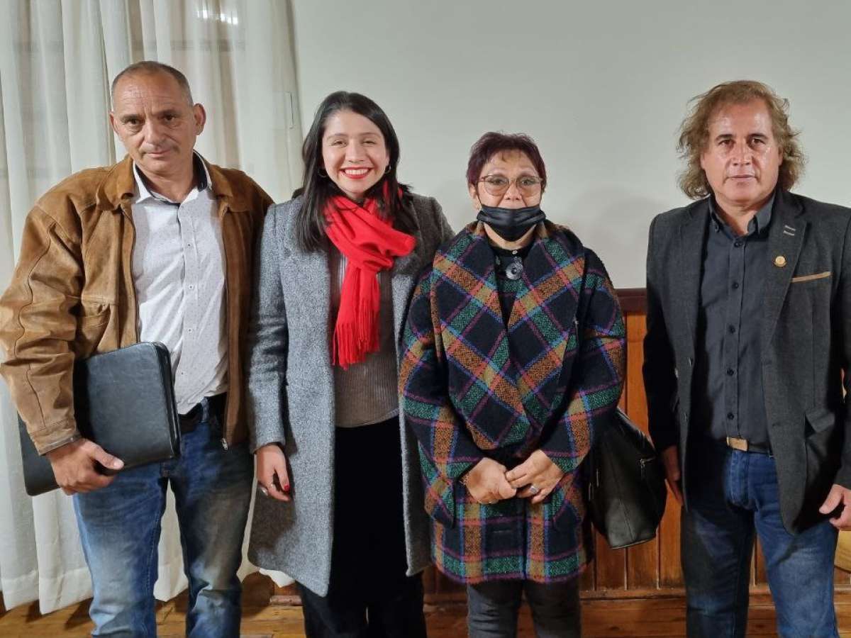 Diputada Veloso se reunió con deudores habitacionales de San Javier y junta de vigilancia en Linares