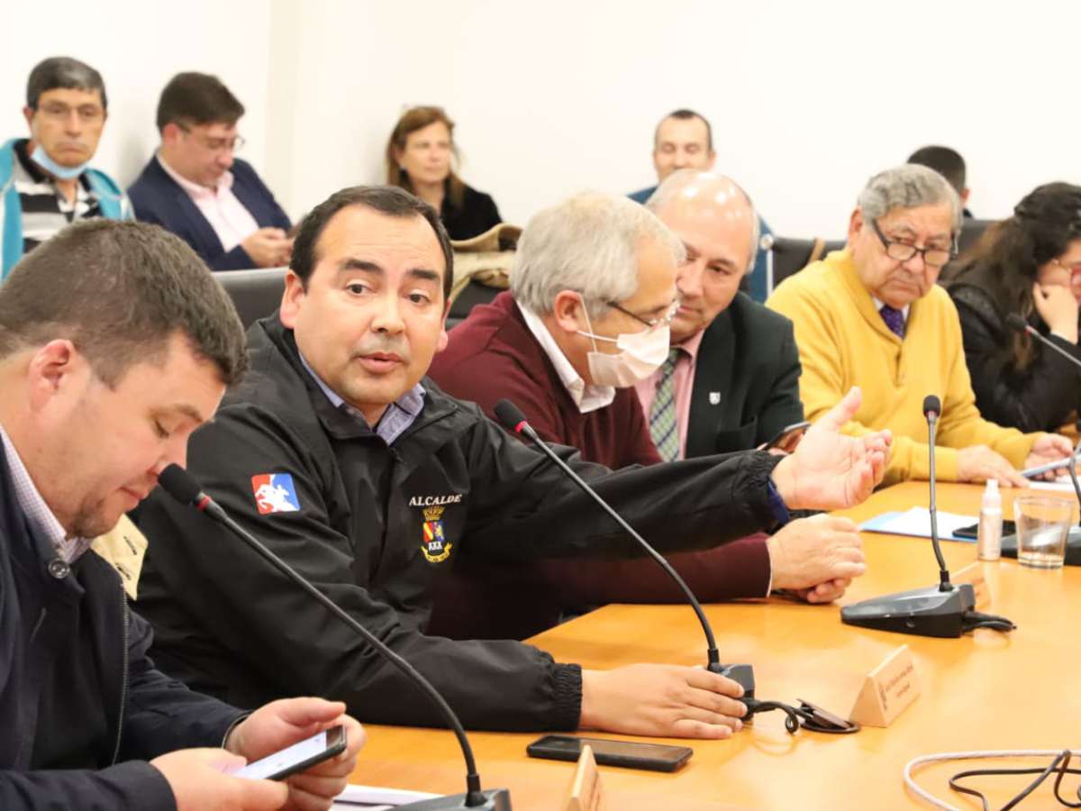 ALCALDE DEL POZO Y PAVIMENTO PARA RUTA QUE UNE CHILLÁN VIEJO CON CHILLÁN Y SAN IGNACIO :  “ ESTAMOS EMPAREJANDO LA CANCHA, ES UNA GRAN NOTICIA”