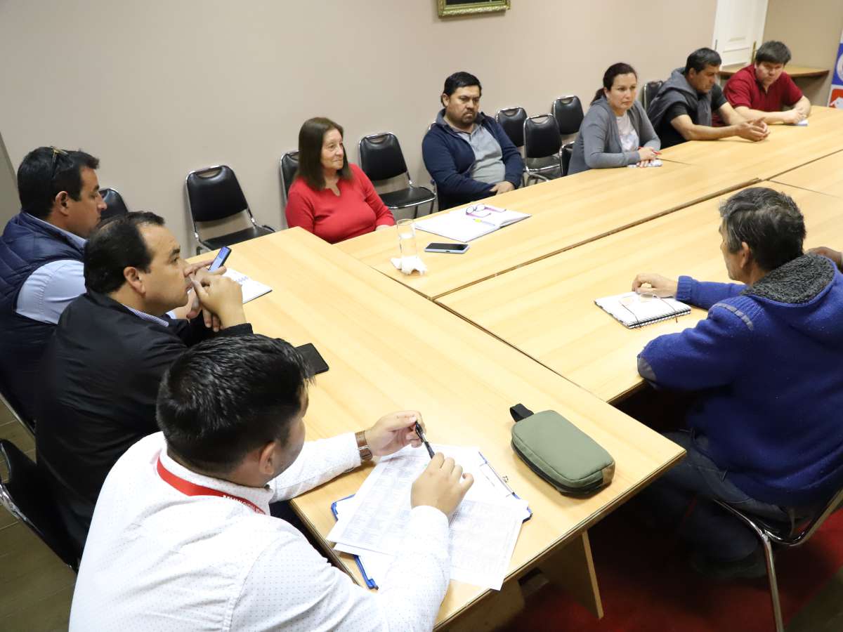 CHILLÁN VIEJO IMPULSA MESA DE SEGURIDAD PARA EL FÚTBOL AMATEUR BUSCANDO EVITAR LA VIOLENCIA Y ASEGURAR PRESENCIA DE FAMILIAS EN LAS CANCHAS 