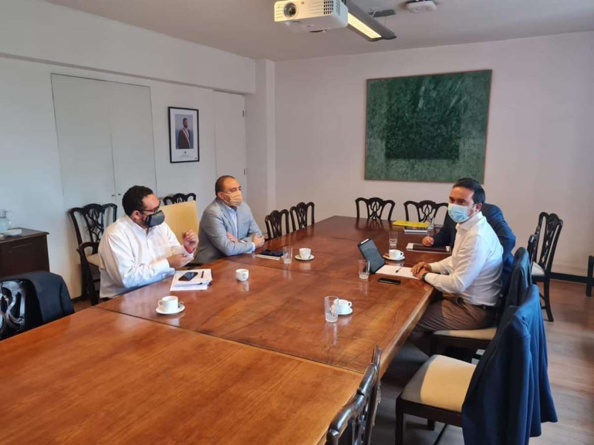 Gobernador Crisóstomo emplaza a Ministro de Educación a resolver deuda con docentes para reanudar clases en Trehuaco