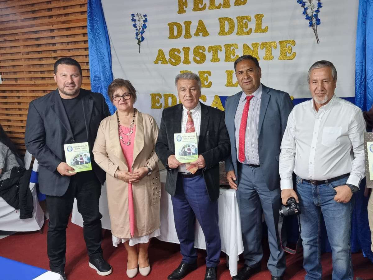 Destacan a Profesores y Asistentes de la Educación de San Nicolás en su día