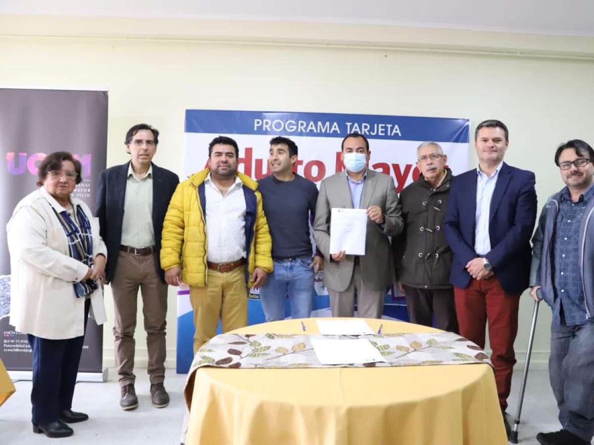 CHILLÁN VIEJO LANZÓ TARJETA “ADULTO MAYOR + FELIZ” QUE PERMITE DESCUENTOS EN LOCALES COMERCIALES DE LA COMUNA 