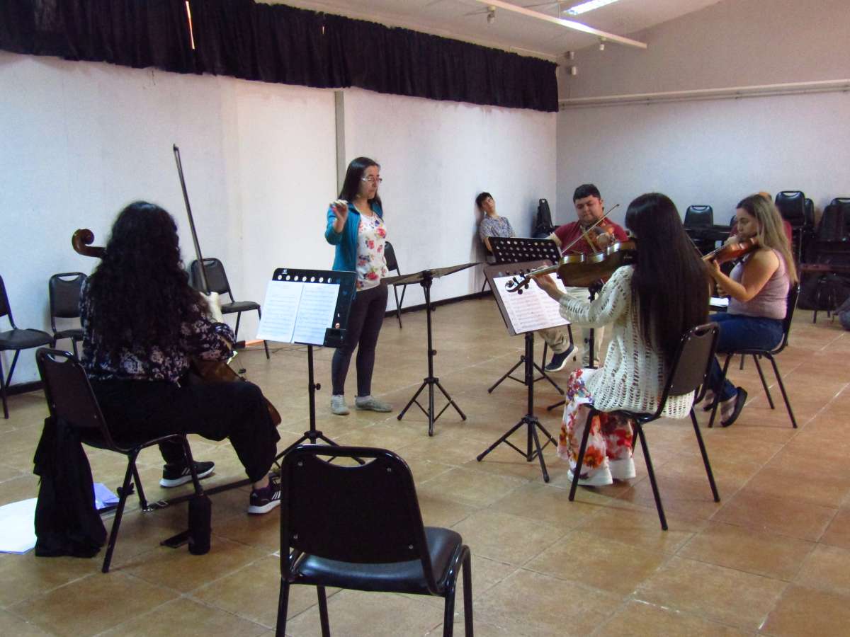 Curso de Dirección de FOJI reúne  a músicos en la Escuela Artística