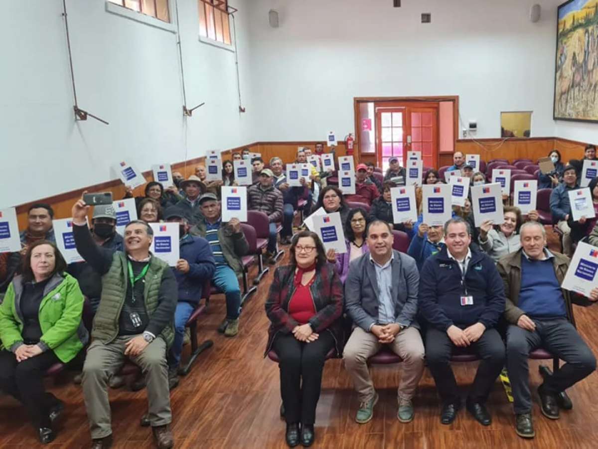 56 familias de El Carmen recibieron sus títulos de dominio