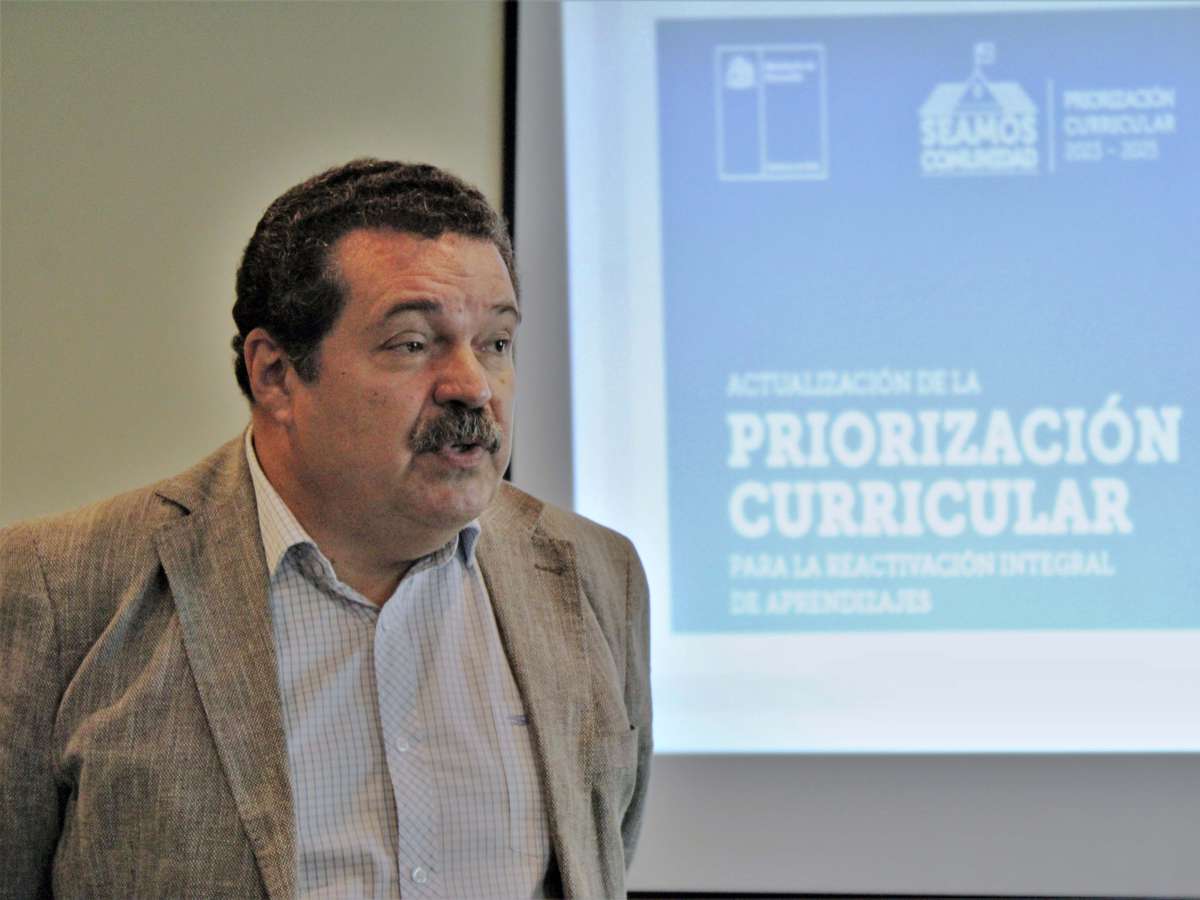 Equipo de la Seremi de Educación trabaja las modificaciones realizadas al currículum priorizado 2023-2025