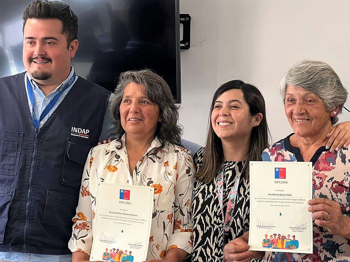 AGRICULTURA DISTINGUE A TRES MUJERES RURALES DE LA PROVINCIA DE CURICÓ 