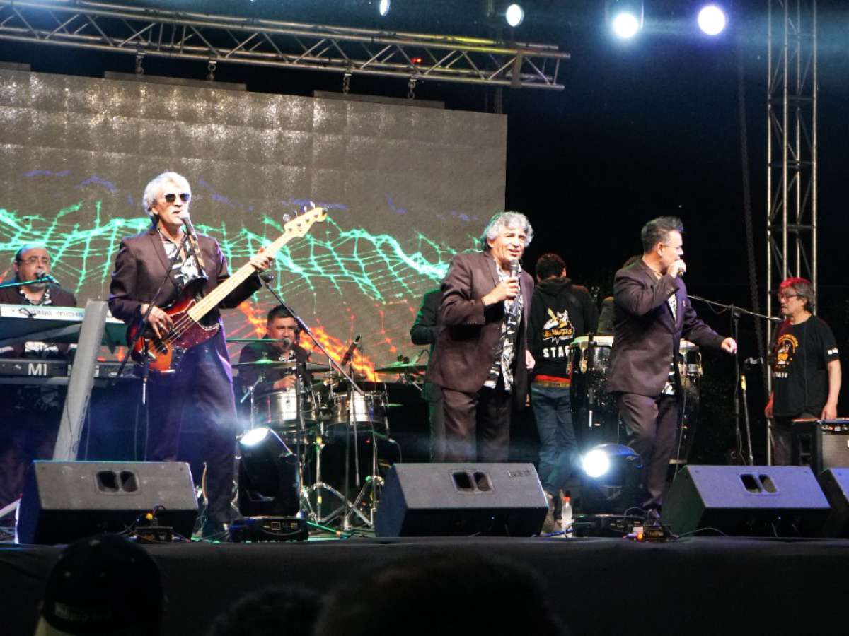 MUNICIPALIDAD DE QUILLÓN REPARTIÓ 2.500 TROZOS DE TORTA EN EL ANIVERSARIO 131 DE LA COMUNA