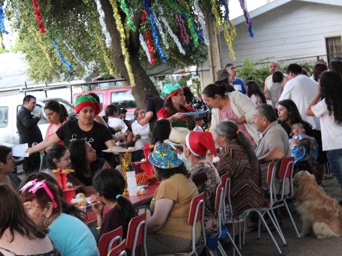 Más de 200 personas participaron de la celebración de navidad del Programa Quiero mi Barrio en Puente Ñuble 