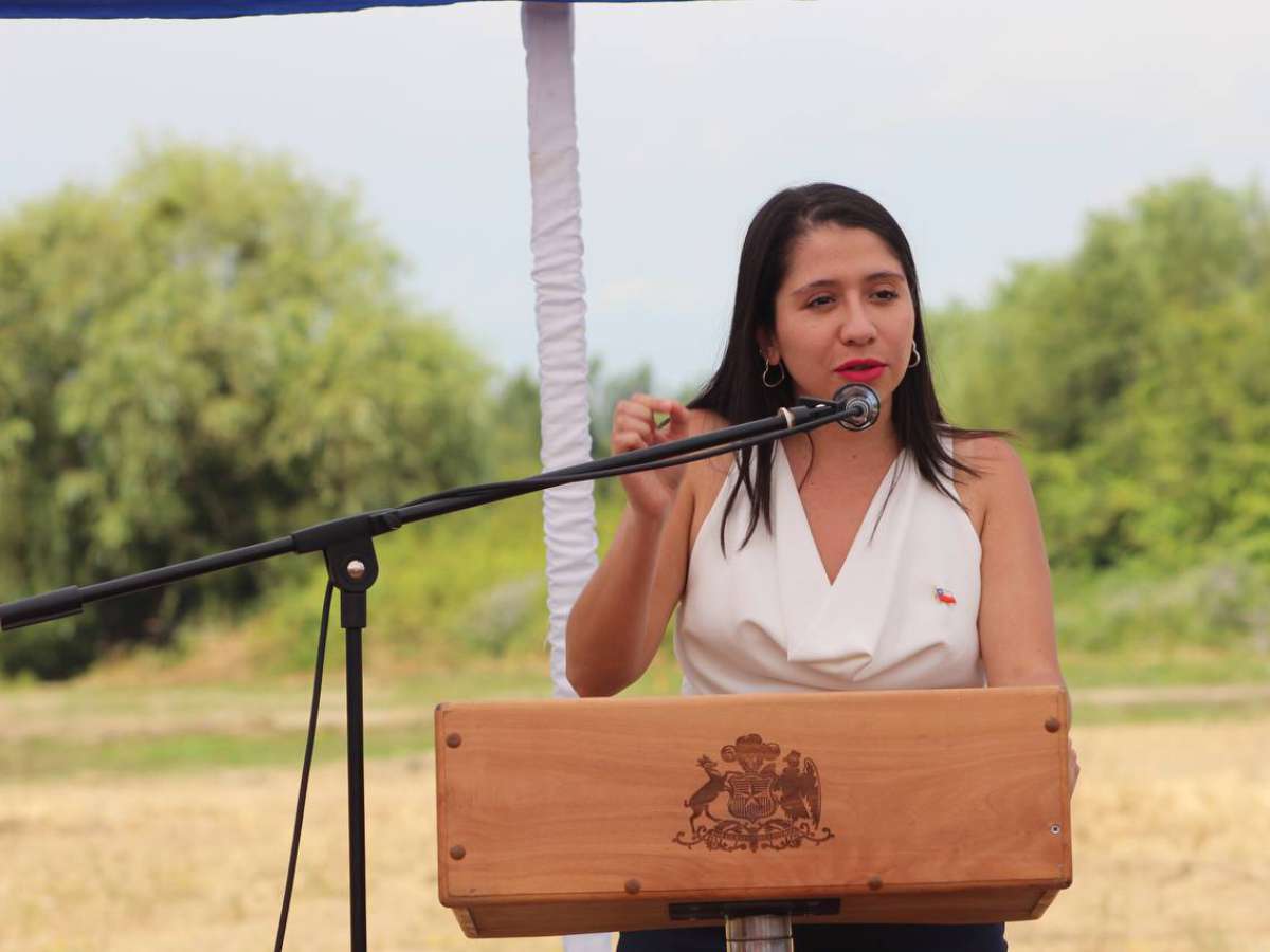 Diputada Veloso se reúne con Seremi de Salud y asiste a inicio de obras de complejo habitacional en Yerbas Buenas