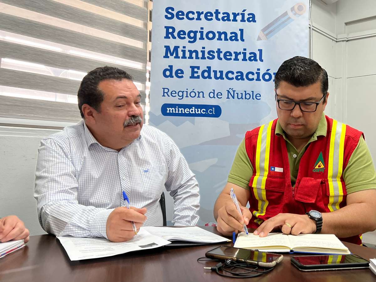 Seremi Educación de Ñuble y Conaf Ñuble inician trabajo colaborativo de prevención contra incendios forestales.