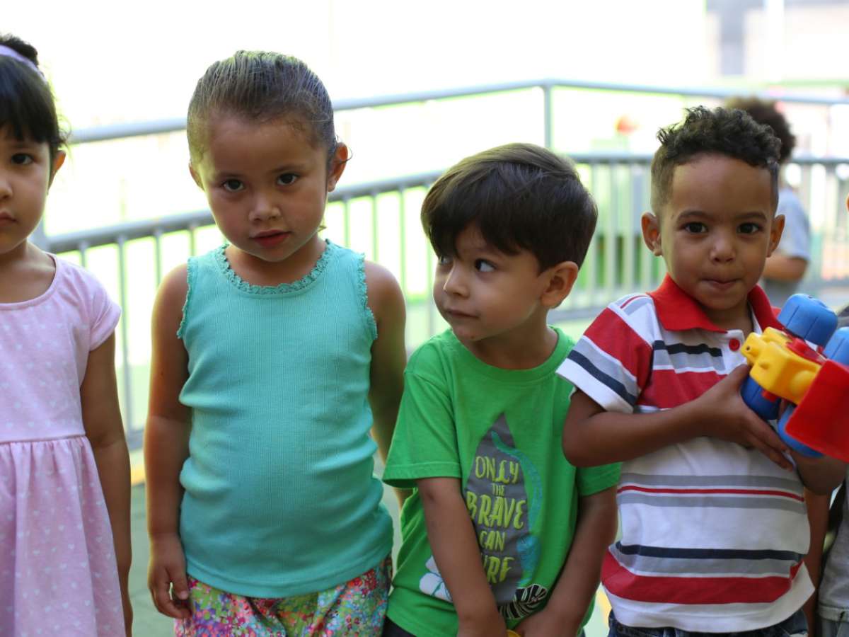Consejos para que niñas, niños y adultos disfruten juntos durante las vacaciones de verano
