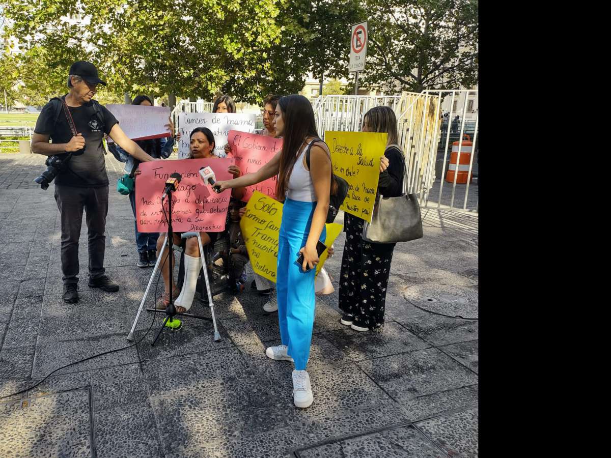 Agrupación de pacientes denuncian caso de niña de 7 años con cáncer de mama que sufrió falta de atención en sistema de salud