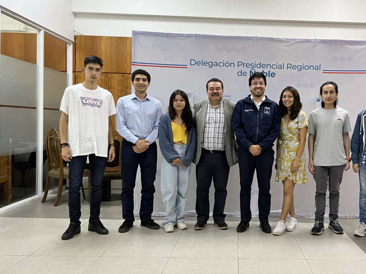 Delegado presidencial junto a Seremi de Educación desayunaron con estudiantes destacados en la PAES