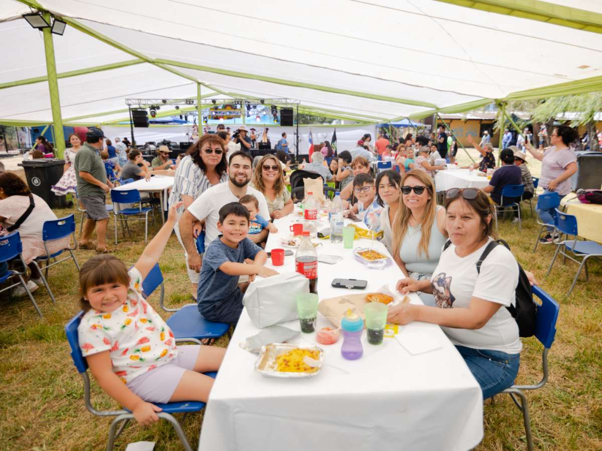 FIESTA DEL PASTEL DE CHOCLO DE SANTA ANA ATRAJO A MÁS DE 5.000 PERSONAS A QUILLÓN