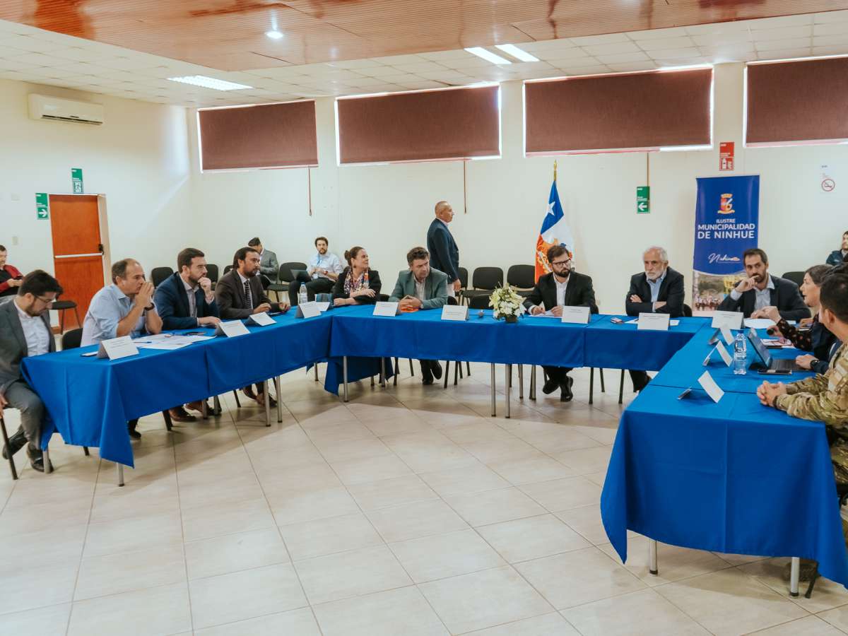 GOBERNADOR CRISÓSTOMO SOLICITÓ MAYOR CELERIDAD PARA QUE LAS SOLUCIONES A LOS AFECTADOS POR LOS INCENDIOS LLEGUEN ANTES DEL INVIERNO