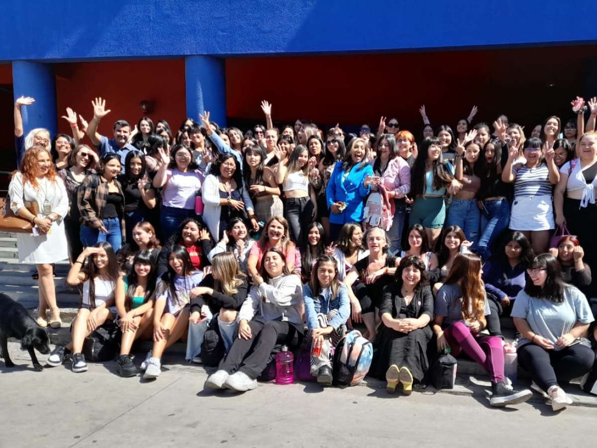 Subsecretaria Lagos visita centros de estadías transitorias para migrantes en Iquique y se reúne con comunidad educativa de la UNAP