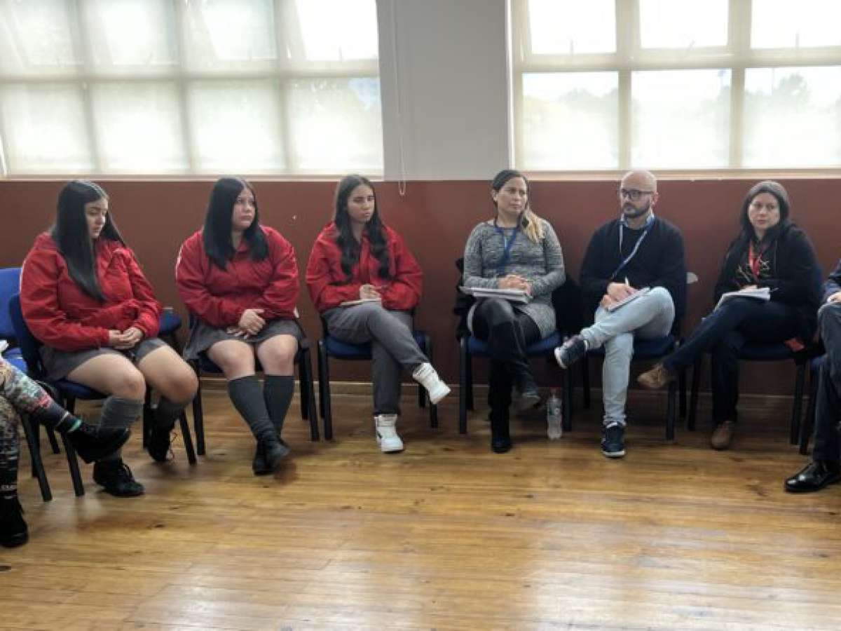Autoridades se reúnen con la Comunidad Educativa del Liceo Bicentenario Marta Brunet Cáraves para abordar hechos de violencia