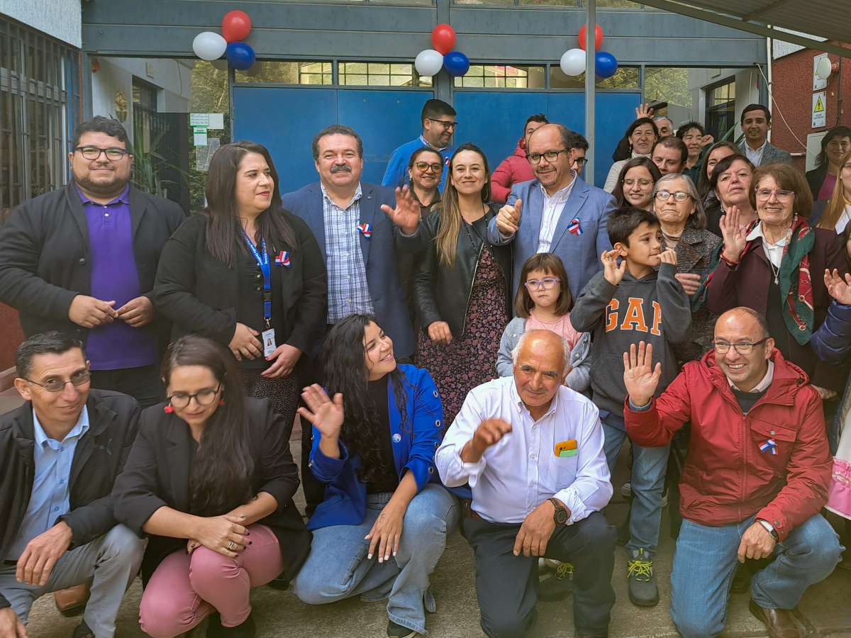 Seremi de Educación, Profesor César Riquelme Alarcón participó el dia de ayer en emotiva jornada en San Fabián sector El Caracol en homenaje a reconocido profesor José Andrés Leiva
