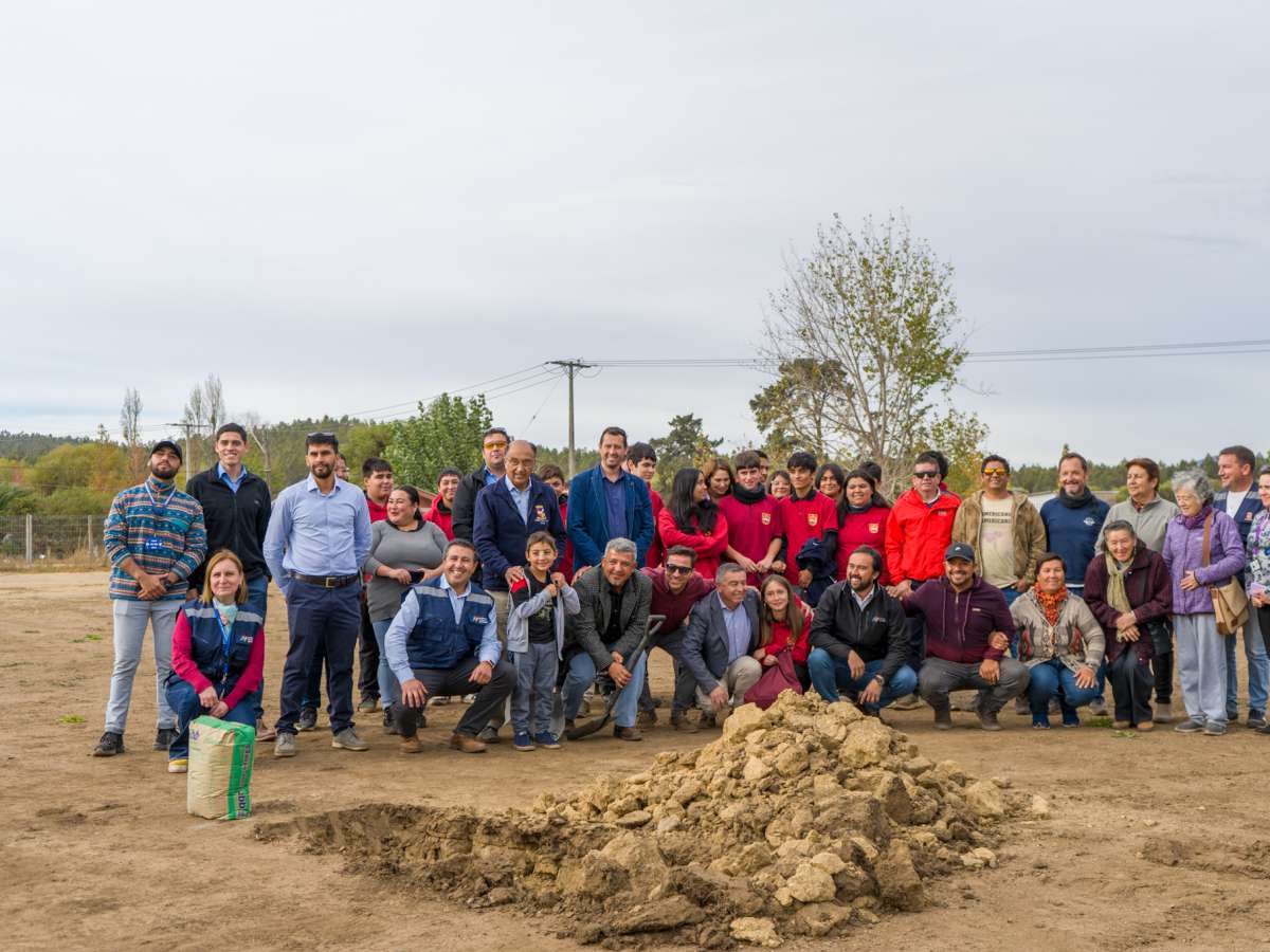 Entregan terreno para comenzar la remodelación del estadio de Ninhue