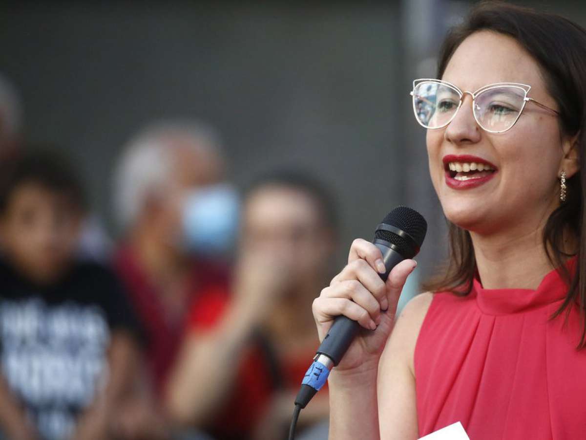 Caso Sierra Bella se revela que el alcaldesa Hassler poseía un dispositivo móvil institucional, a pesar de haberlo negado previamente ante la PDI durante la incautación 