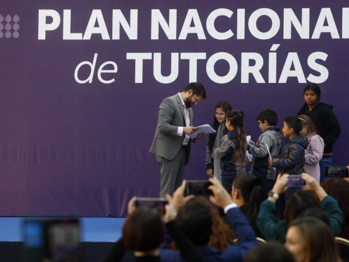 Plan Nacional de Tutorías: Gobierno lanza convocatoria de 20 mil voluntarios para fortalecer habilidades de lectura y escritura en escolares