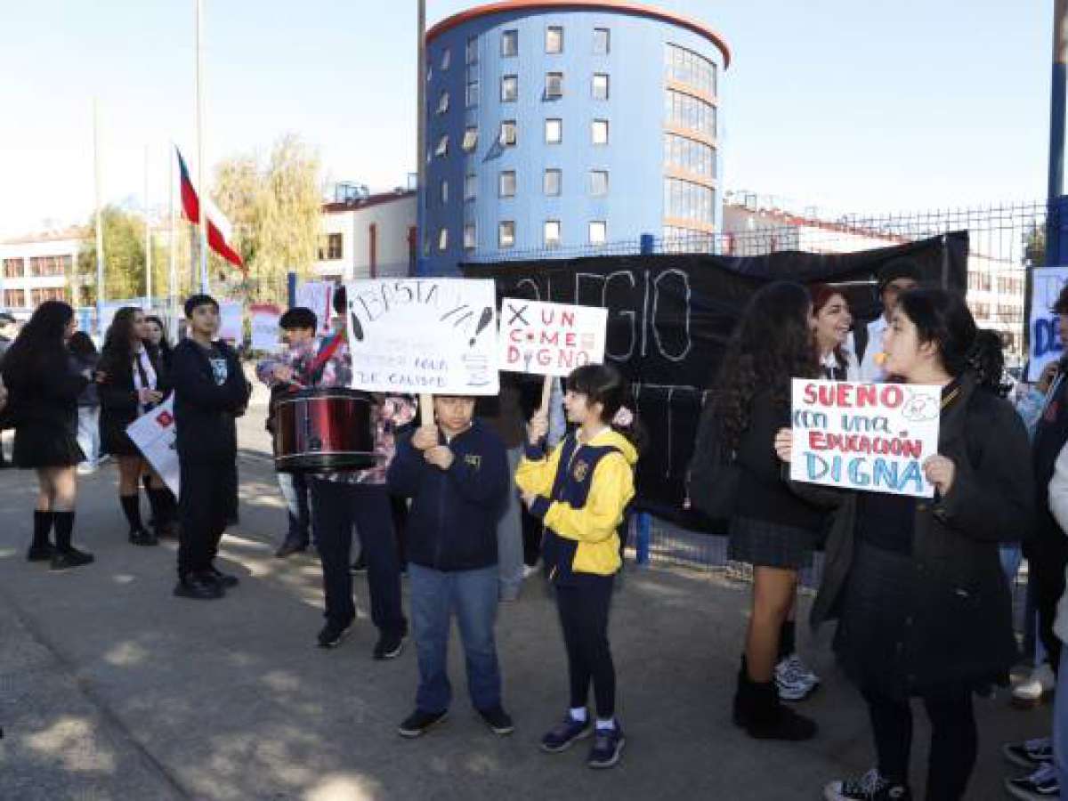 Estudiantes del Colegio Concepción de Chillán se movilizan por mejora en infraestructura