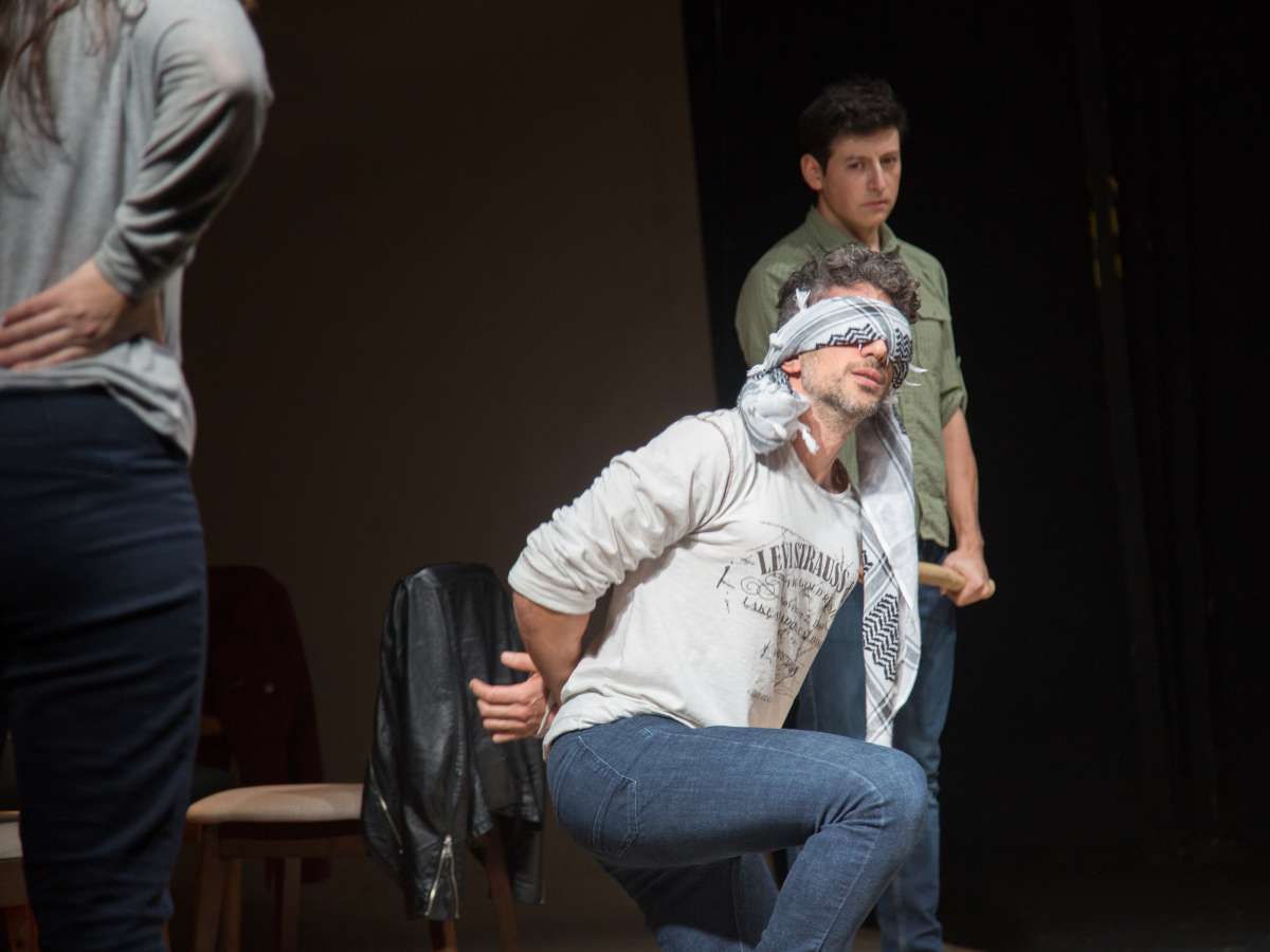 Obra creada por palestinos y judíos trae a la memorable actriz Shlomit Baytelman al Teatro Regional del Maule